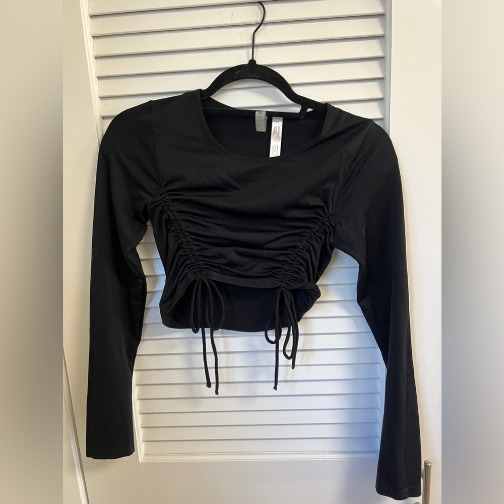 Black nylon crop long sleeve